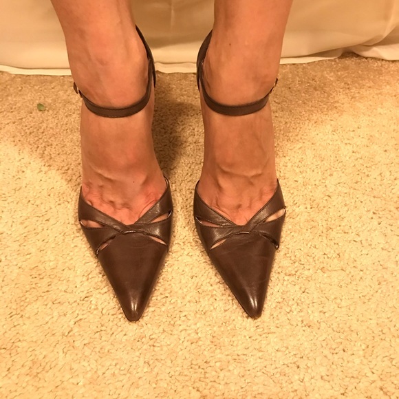 ALDO Brown Pointed Toe Heels w/ Ankle Strap - Picture 6 of 7